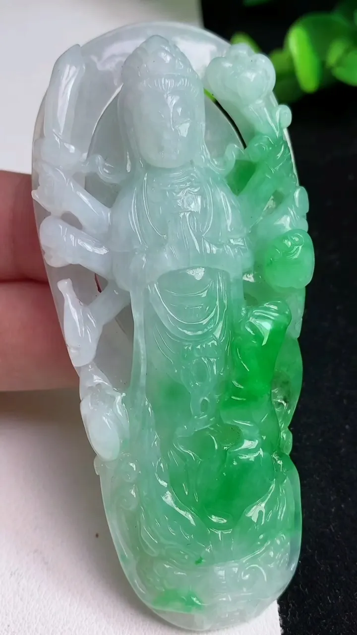 天然A货翡翠御龙千手观音吊坠，尺寸87.4-38-12，重量:54.42g
5月17日