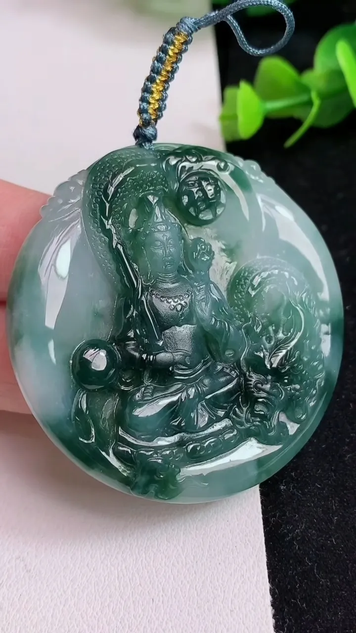天然A货翡翠飘花祥龙虚空藏观音菩萨吊坠，尺寸52-5.7，重量:29.84g
5月17日