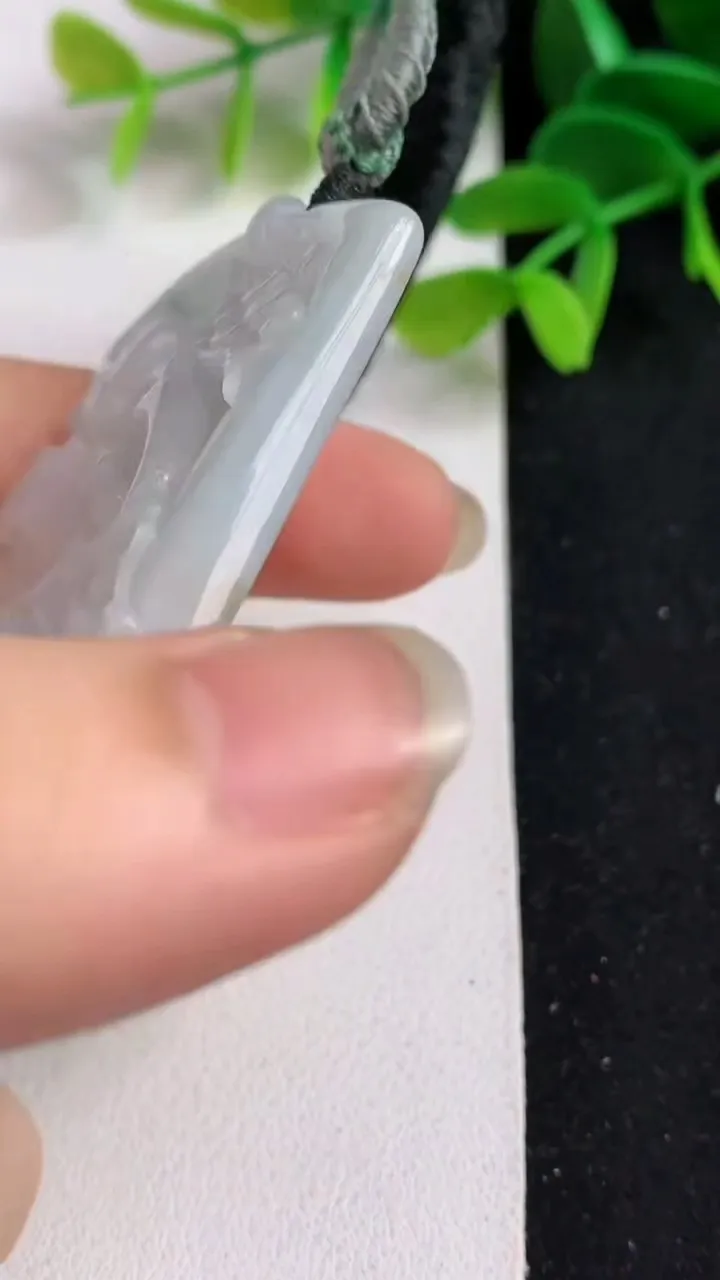 天然A货翡翠梅花鹿吊坠，尺寸65-37-11，重:35.01g
5月18日