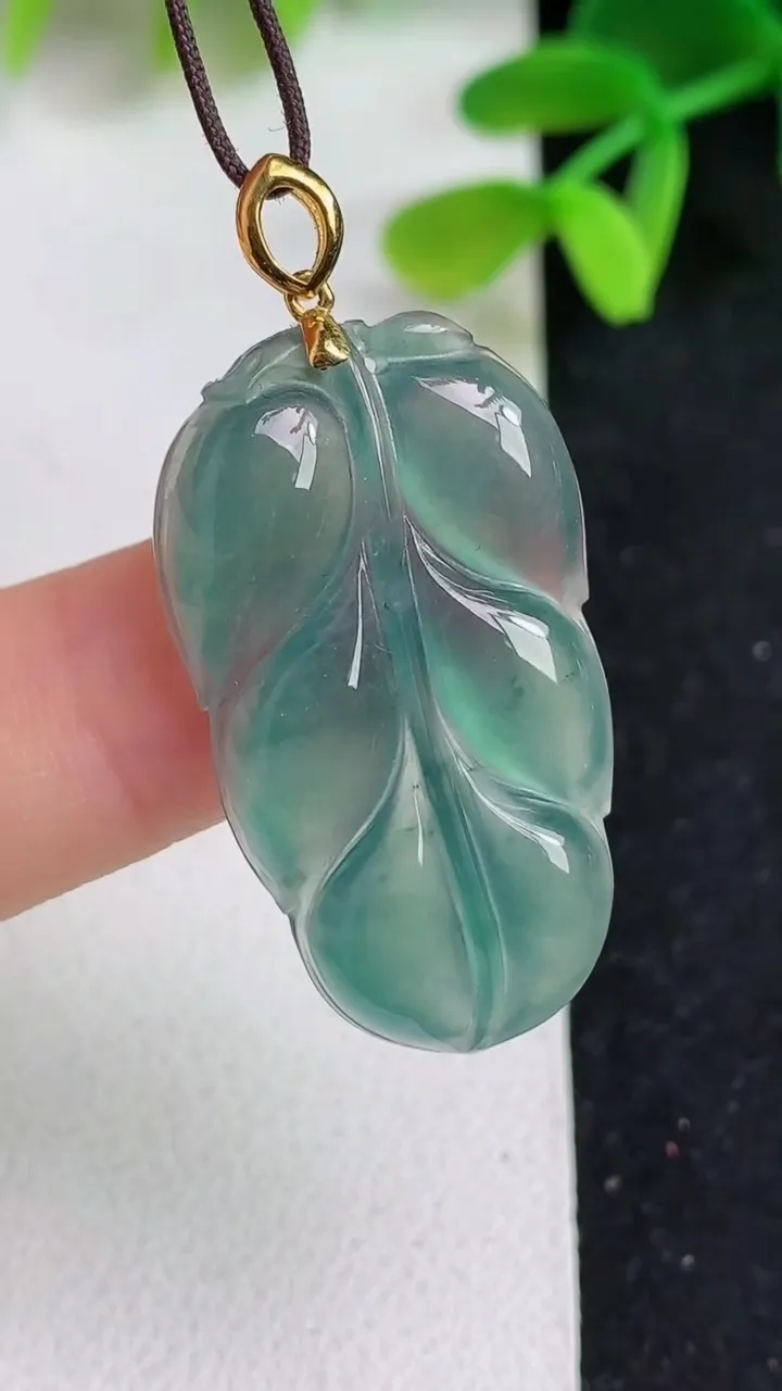 天然A货翡翠k金蓝水金枝玉叶 叶子吊坠，尺寸32.4-17.7-4，重:4.93g
5月18日