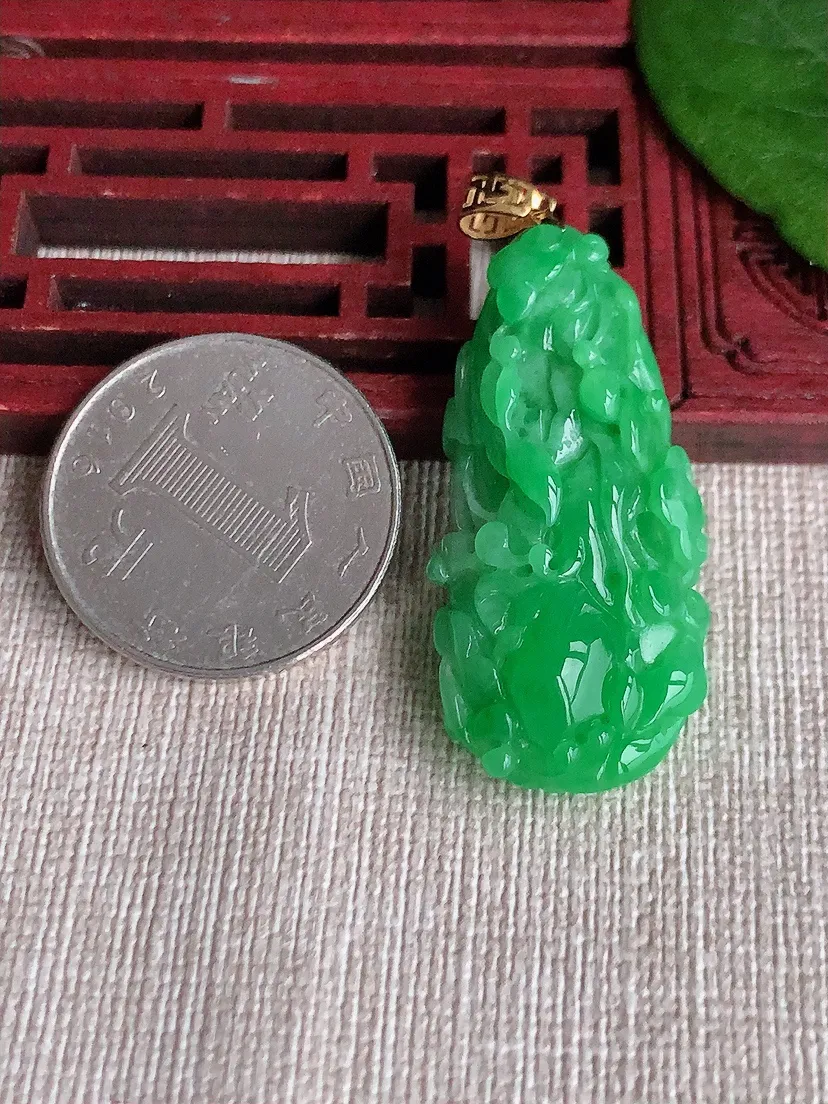 天然A货翡翠18K金扣头满绿白菜吊坠 尺寸39×18.3×10.4m量10.79g 0517