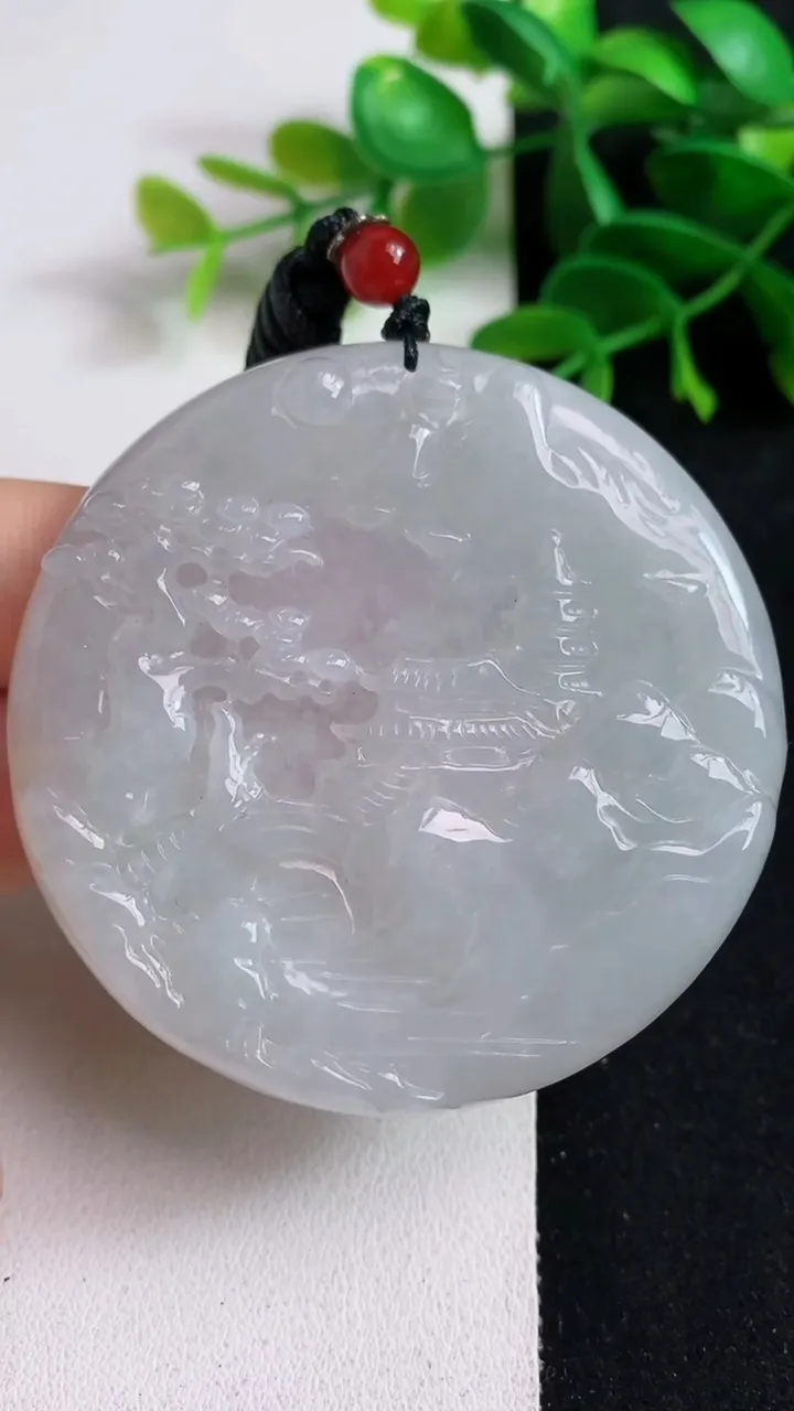 天然A货翡翠白冰山水牌吊坠，尺寸58-5.8，重:45.67g
5月18日