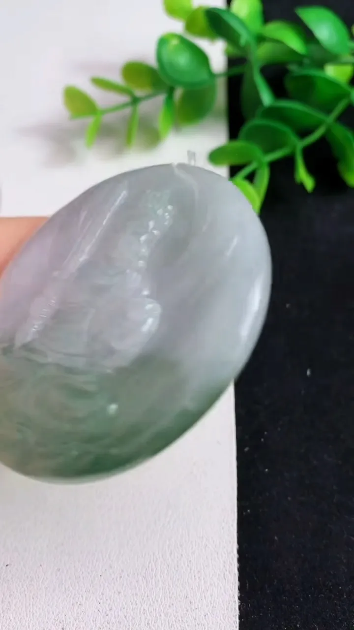天然A货翡翠不动明王吊坠，尺寸57-5.7，重:39.26g
5月18日