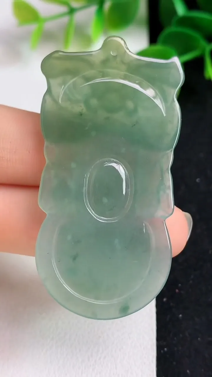 天然A货翡翠蓝水双彩暴富吊坠，尺寸59-28-5，重:12.75g
5月18日