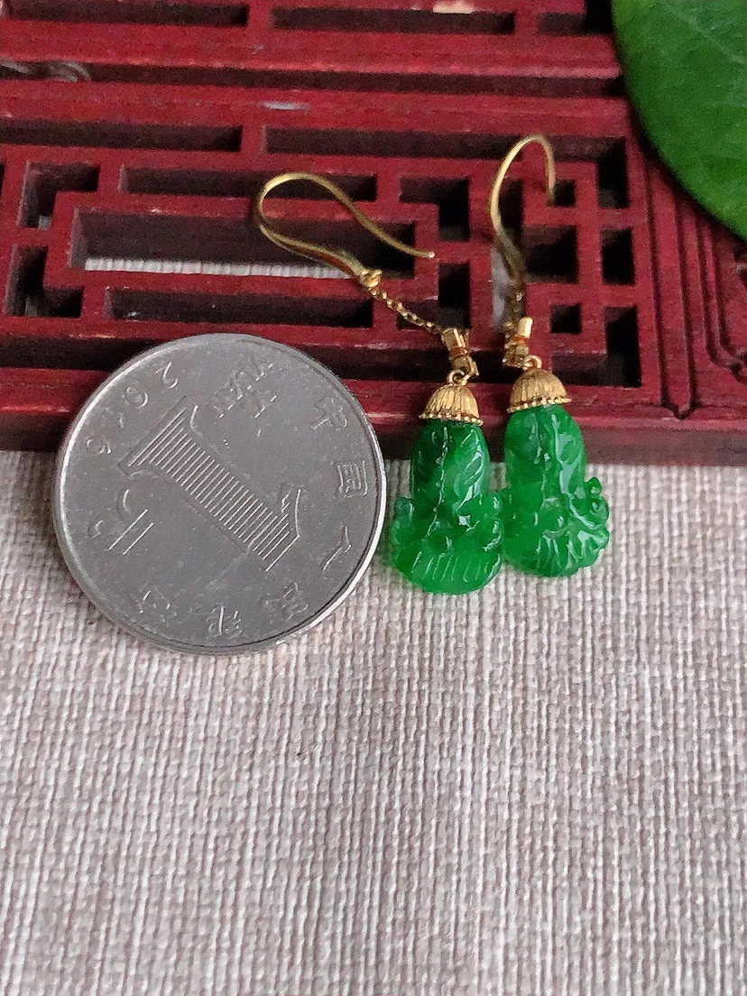 天然A货翡翠18K金镶嵌阳绿白菜耳坠尺寸11.6×8.2×2.8mm 重量2.39g 0517