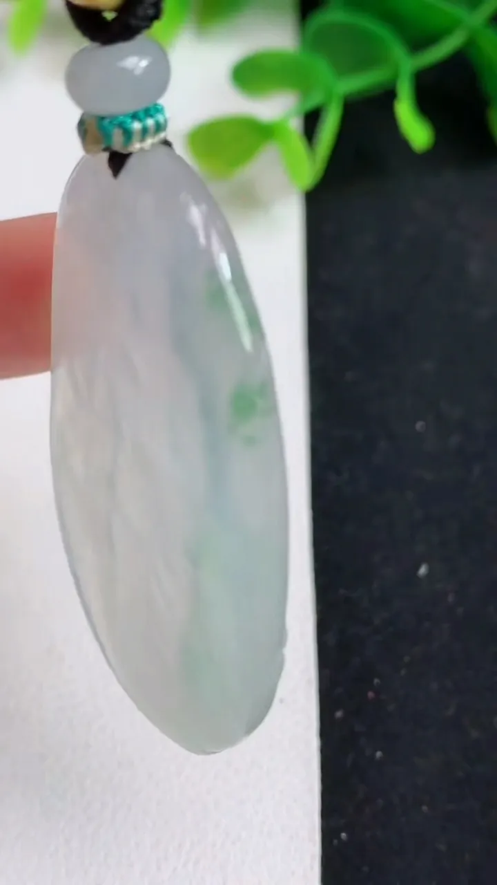 天然A货翡翠观音菩萨吊坠，尺寸47.6-30-5.2，重量:21.40g
5月19日