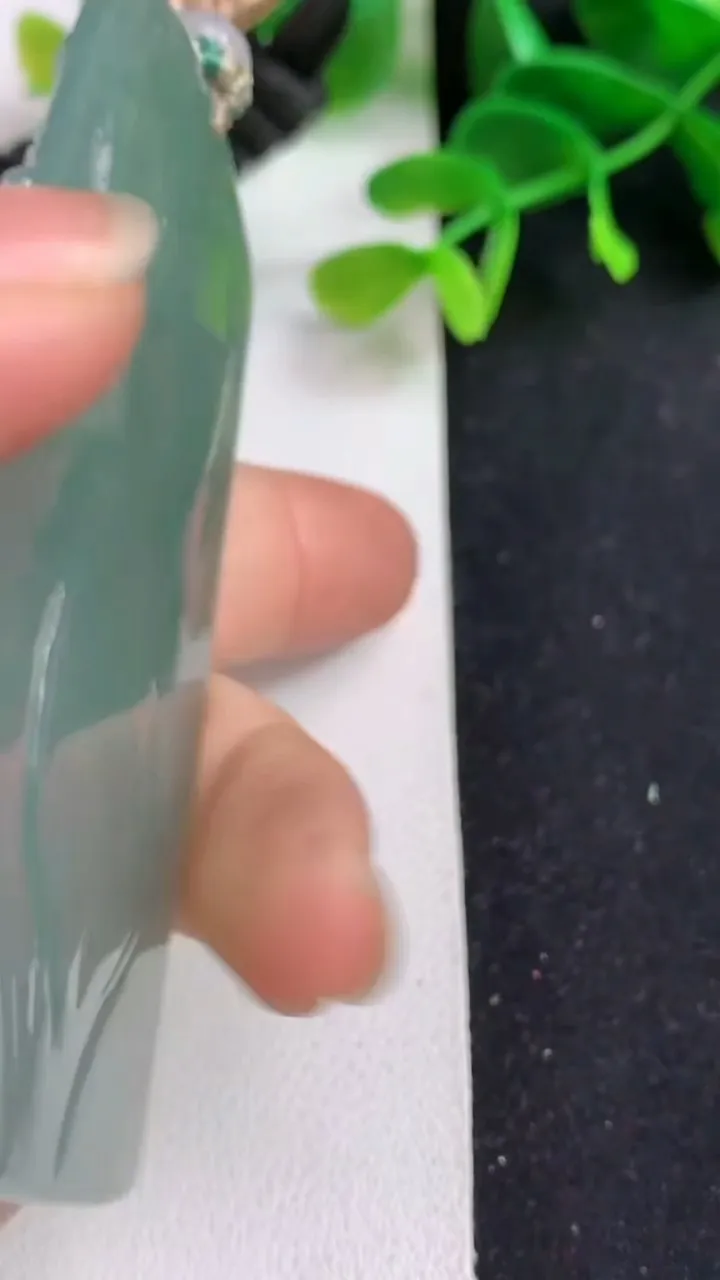 天然A货翡翠阿弥陀佛吊坠，尺寸73-41-5.8，重量:47.05g
5月19日