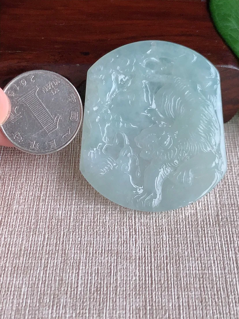 天然A货翡翠晴水一刀切生肖虎吊坠尺寸50.4×42.5×5m量25.37g 0518