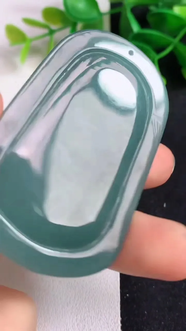 天然A货翡翠蓝水生肖虎吊坠，尺寸59.6-39-6.6，重量:29.00g
5月19日