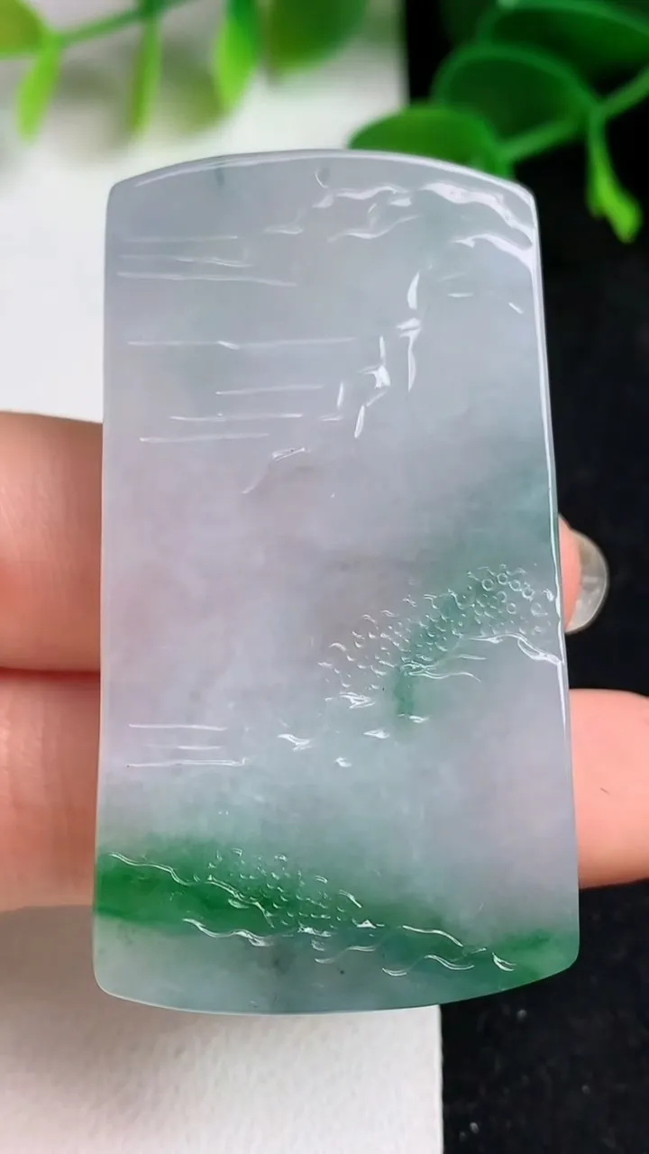 天然A货翡翠生肖虎吊坠，尺寸52-29-6.2，重量:23.30g
5月19日