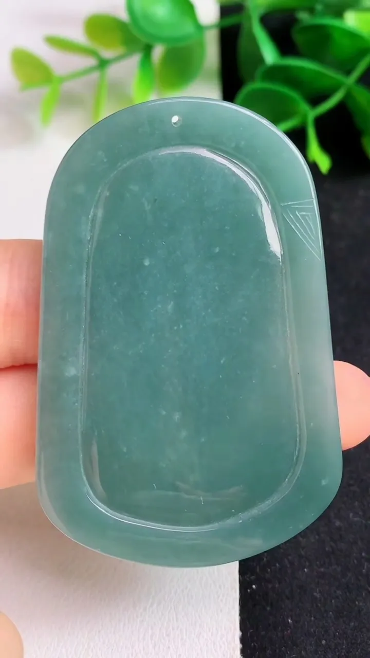 天然A货翡翠蓝水生肖虎吊坠，尺寸59.6-39-6.6，重量:29.00g
5月19日