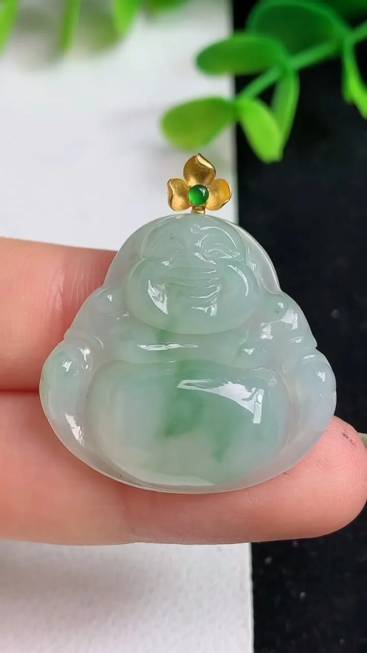 天然A货翡翠佛公吊坠，尺寸26.5-28.4-5.8，重量:6.95g
5月19日