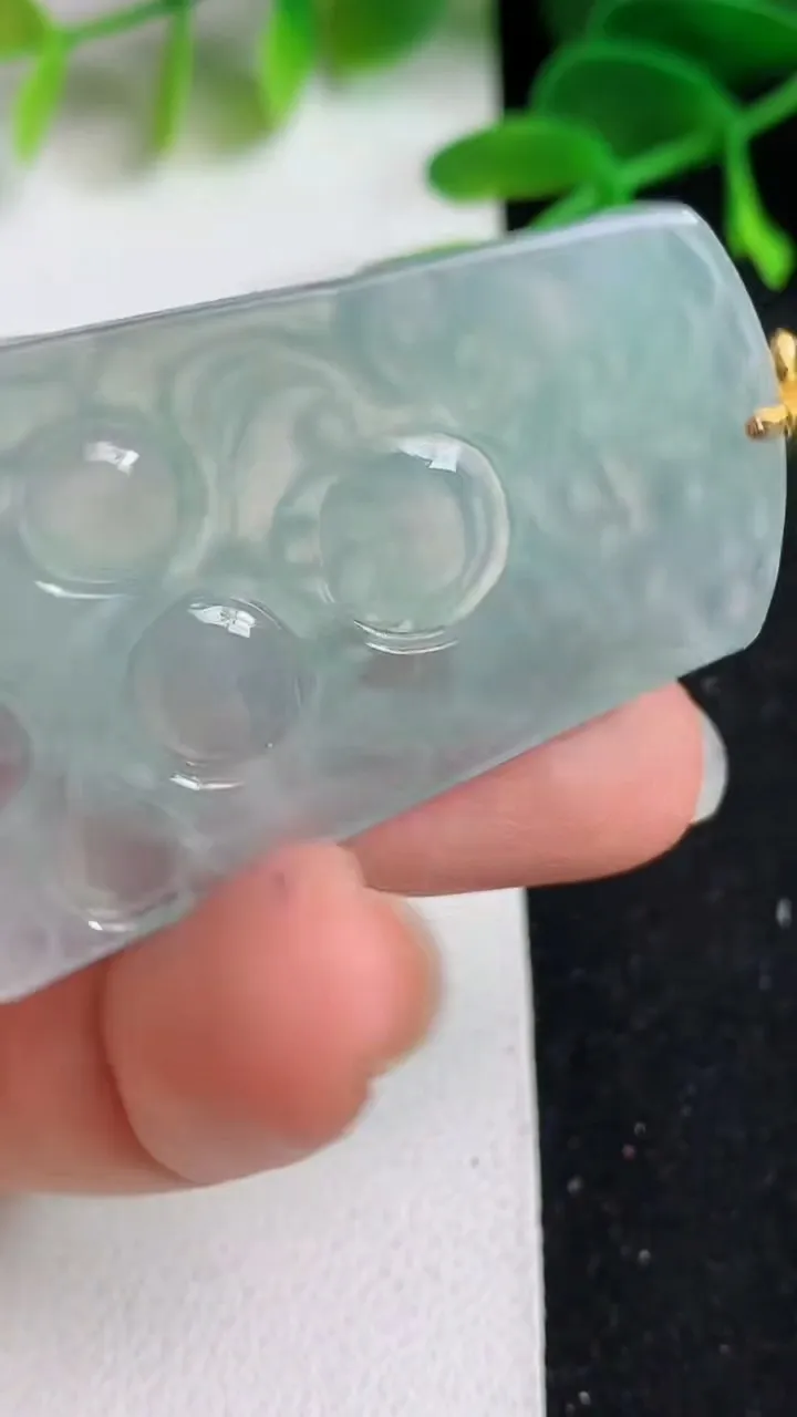 天然A货翡翠逍遥佛吊坠，尺寸48-28.3-4.3，重量:12.97g
5月19日