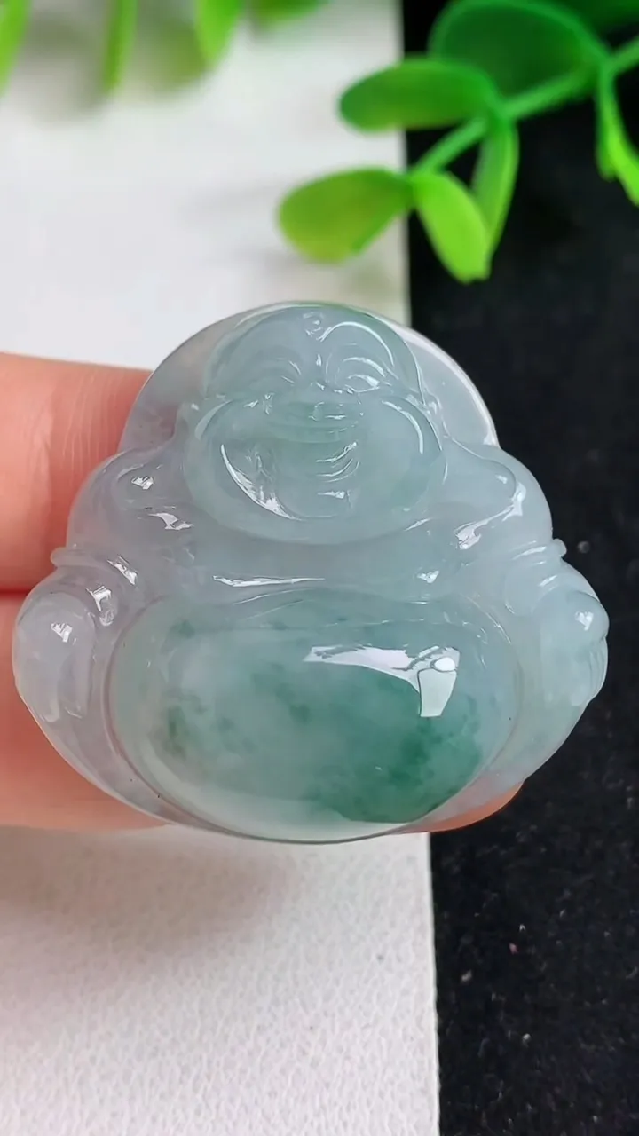 天然A货翡翠飘花佛公吊坠，尺寸33.4-36.4-10.7，重量:17.81g
5月19日