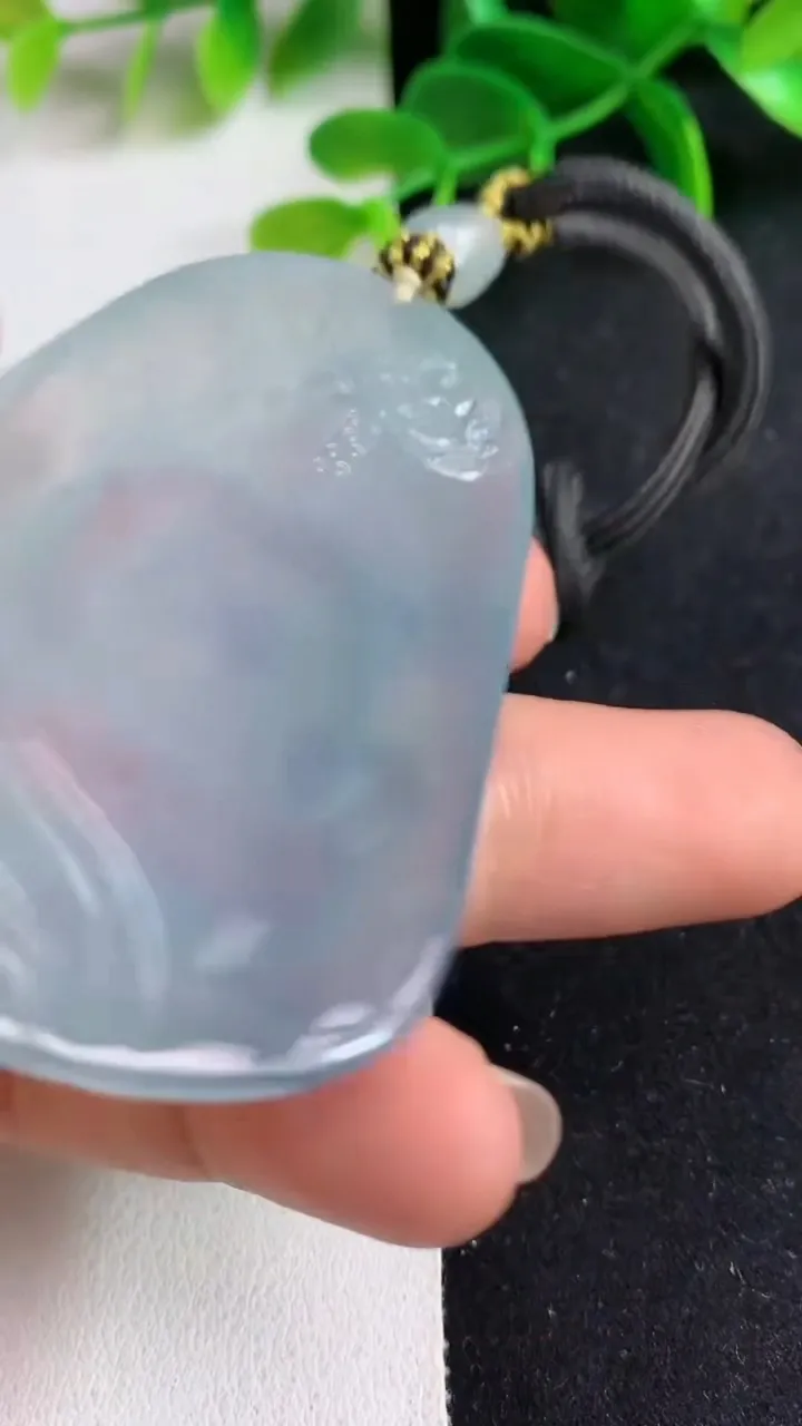 天然A货翡翠紫罗兰素衣观音吊坠，尺寸65.6-40.6-7，重量:44.00g
5月19日