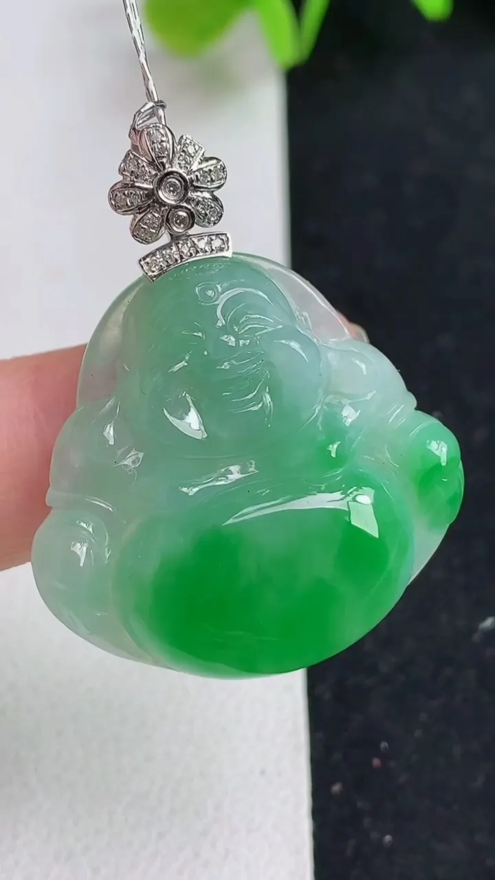 天然A货翡翠佛公吊坠，尺寸27-28.8-6，重量:8.65g
5月19日