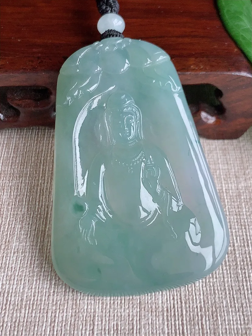 a货翡翠老坑冰种飘花大势至菩萨吊坠 尺寸62×41×6mm 重量34.42g 0518