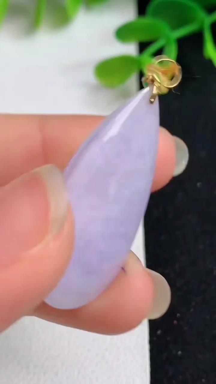 天然A货翡翠k金紫罗兰水滴吊坠，尺寸32.3-15.5-9，重量:7.84g
5月19日
