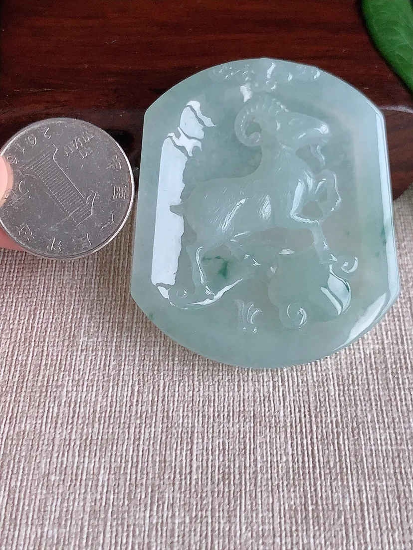 天然A货翡翠飘花生肖羊吊坠尺寸54×46×6m量30.36g 0518