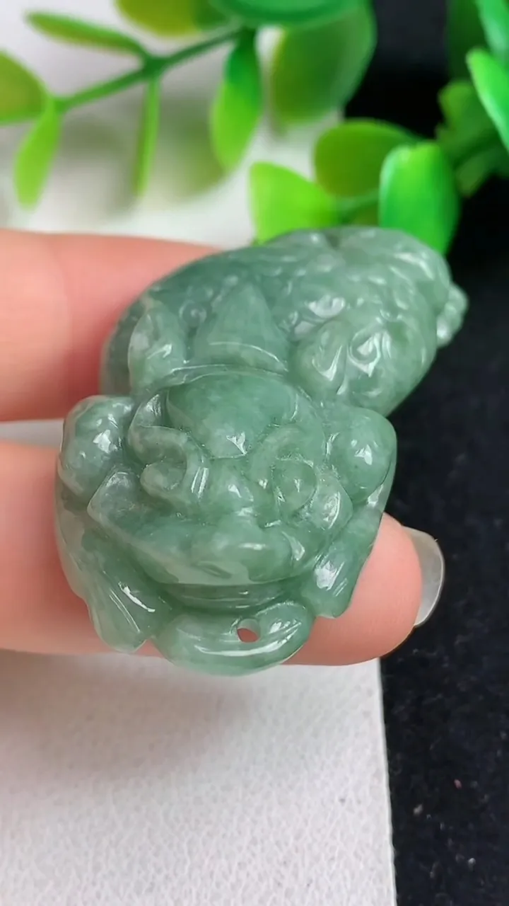 天然A货翡翠金蟾吊坠，尺寸48-25-12.4，重:26.35g
5月19日