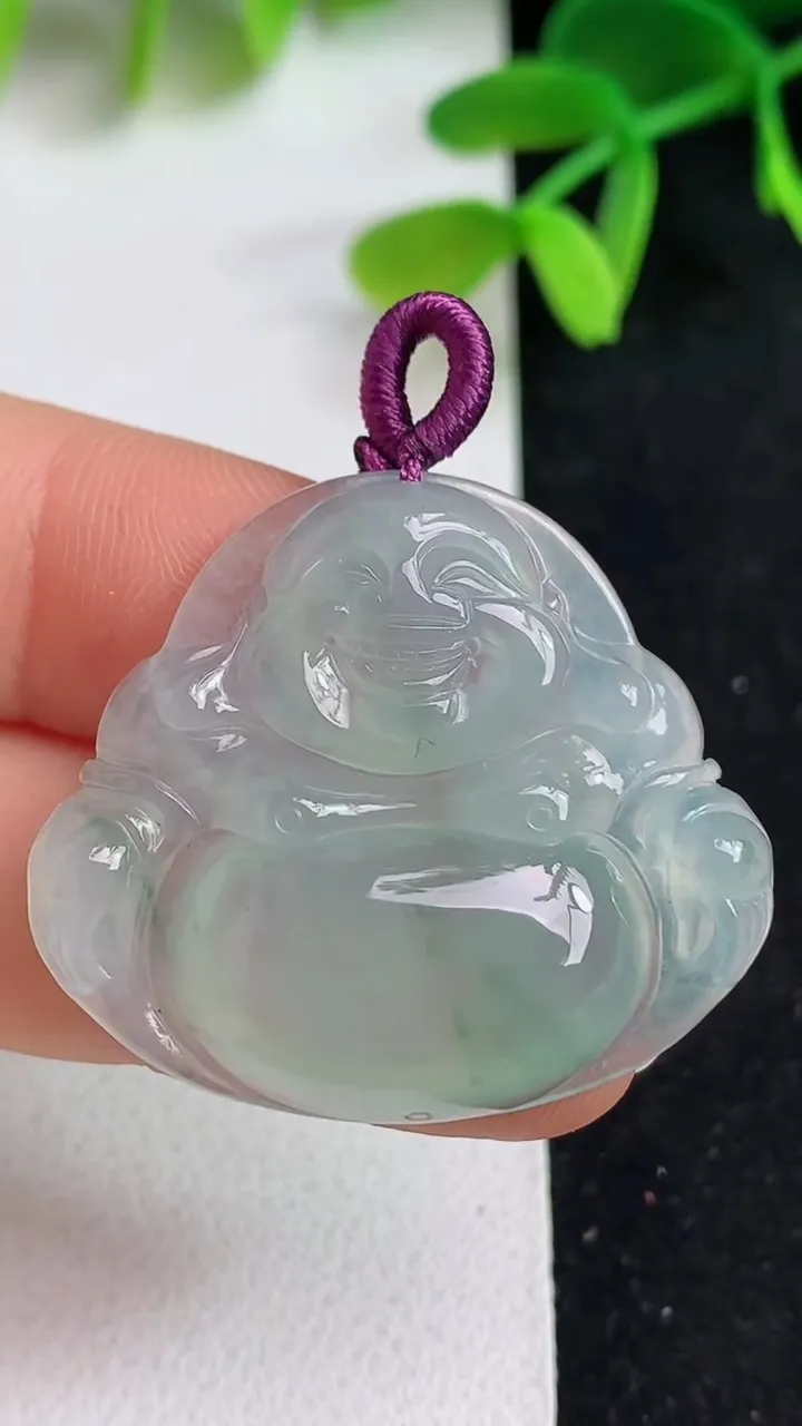 天然A货翡翠飘花佛公吊坠，尺寸28.6-33.2-6，重量:8.26g
5月19日