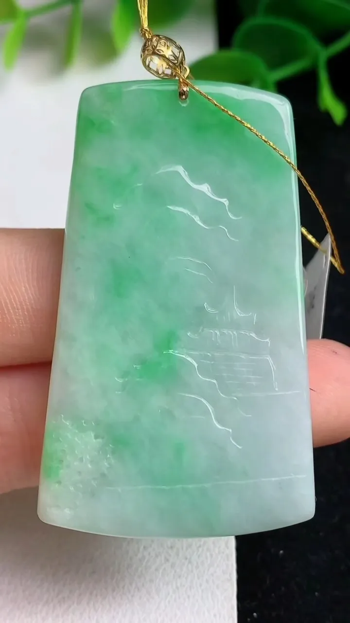 天然A货翡翠山水牌吊坠，尺寸51.7-31.3-5，重量:19.14g
5月19日