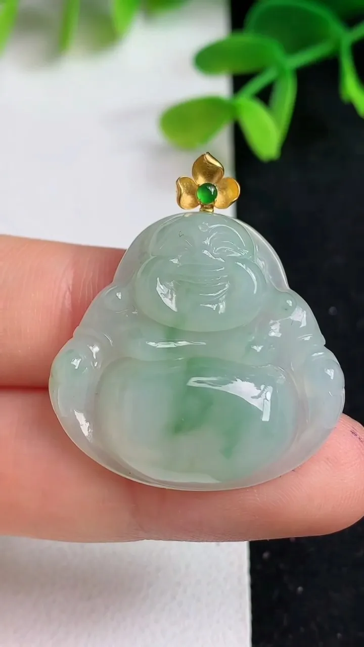天然A货翡翠佛公吊坠，尺寸26.5-28.4-5.8，重量:6.95g
5月19日