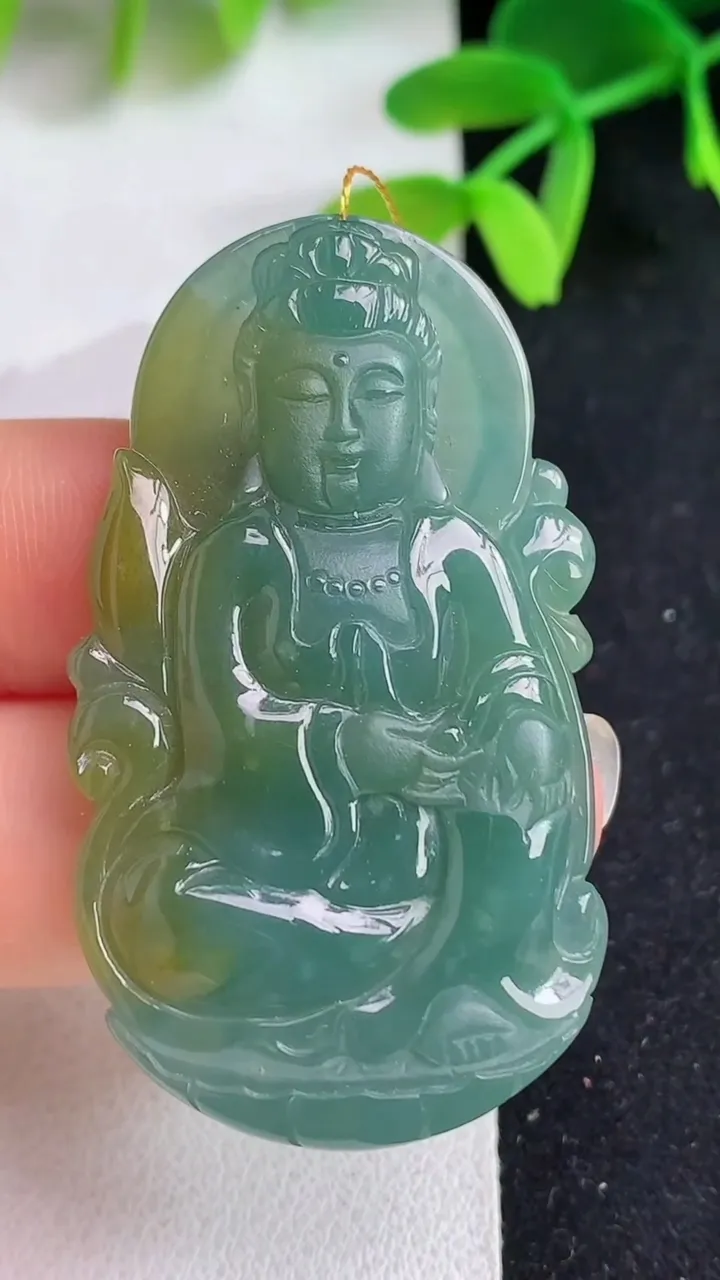 天然A货翡翠蓝水双彩观音菩萨吊坠，尺寸47.6-26.4-5.4，重量:14.60g
5月19日
