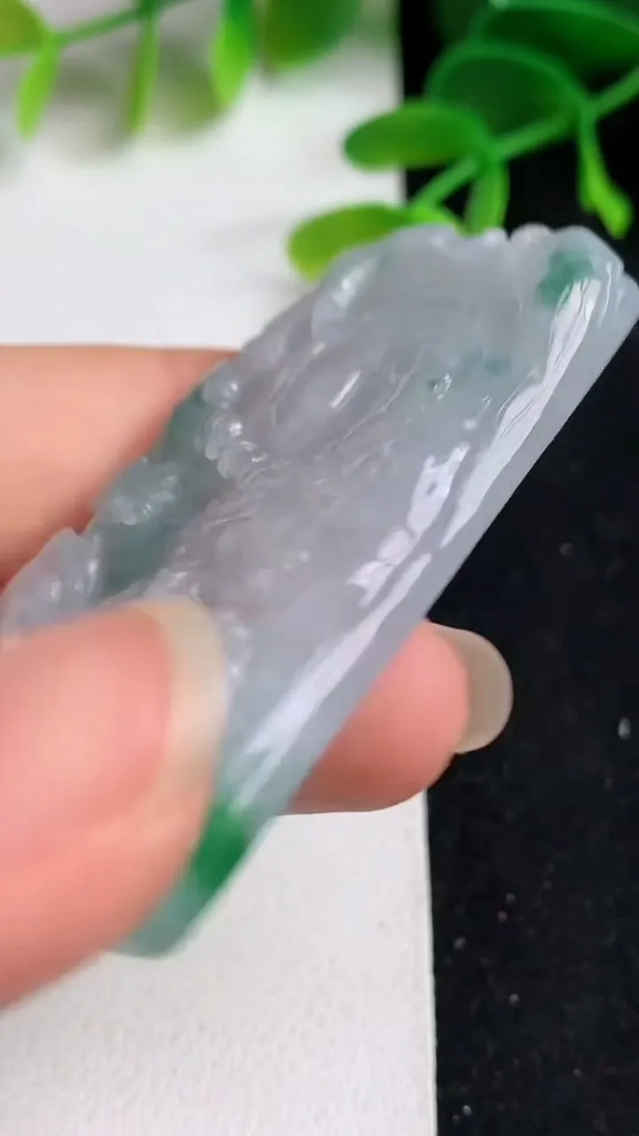 天然A货翡翠生肖虎吊坠，尺寸52-29-6.2，重量:23.30g
5月19日