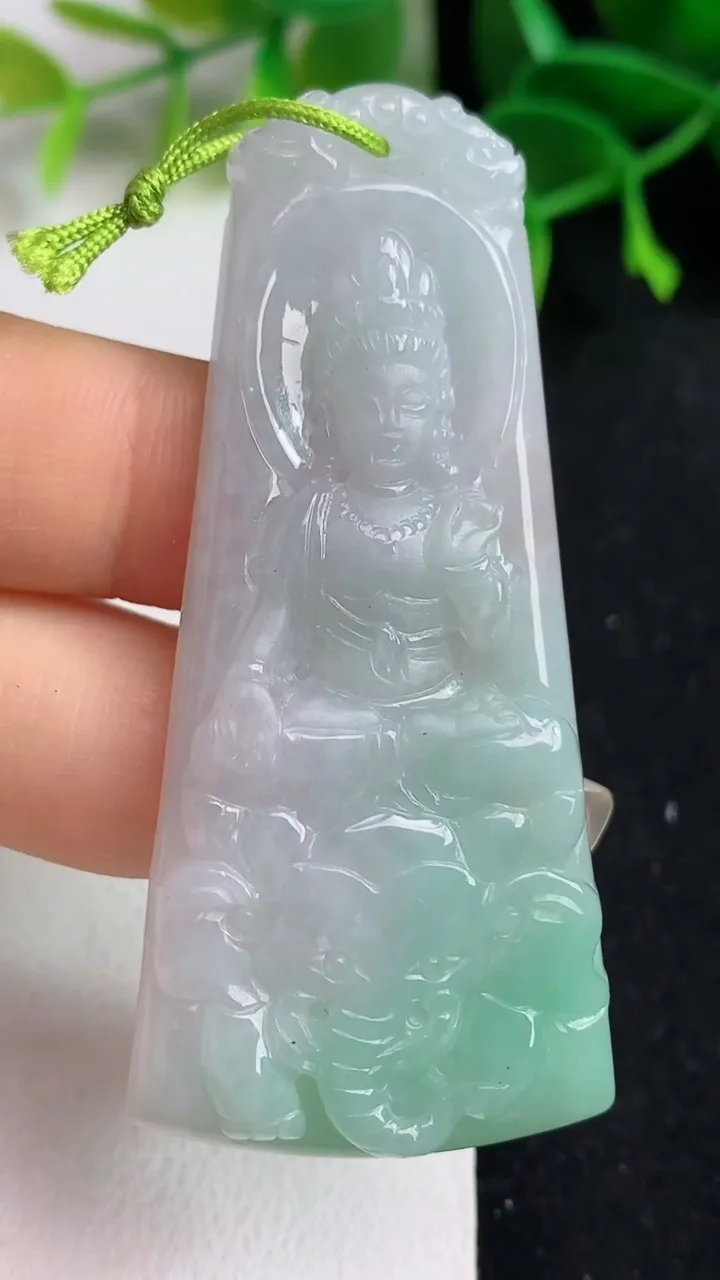 天然A货翡翠普贤菩萨吊坠，尺寸61.4-27-5.4，重量:18.18g
5月19日