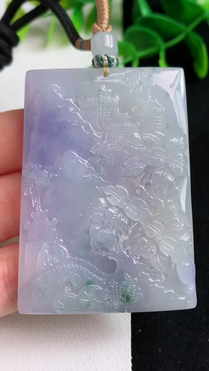 天然A货翡翠紫罗兰 飘花山水牌吊坠，尺寸57.7-41-6.2，重量:45.14g
5月19日