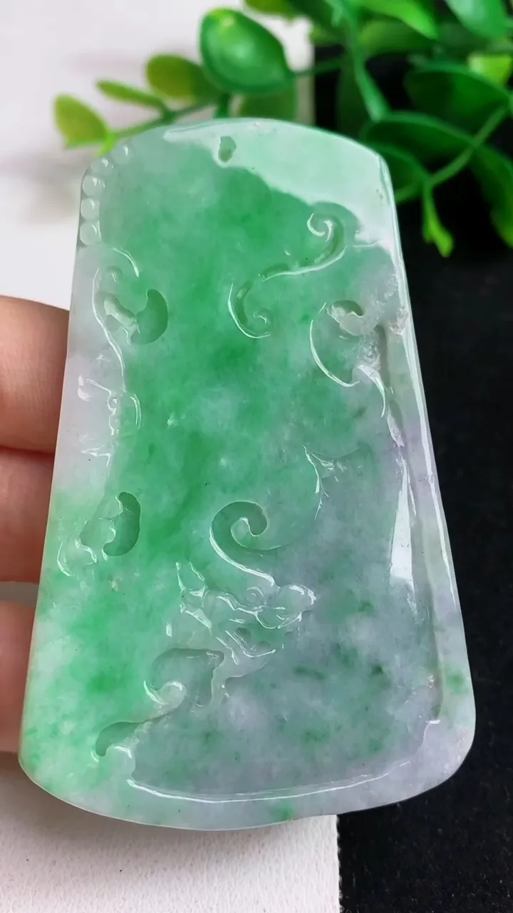天然A货翡翠鸟语花香吊坠，尺寸74-48-7，重:55.64g
5月19日