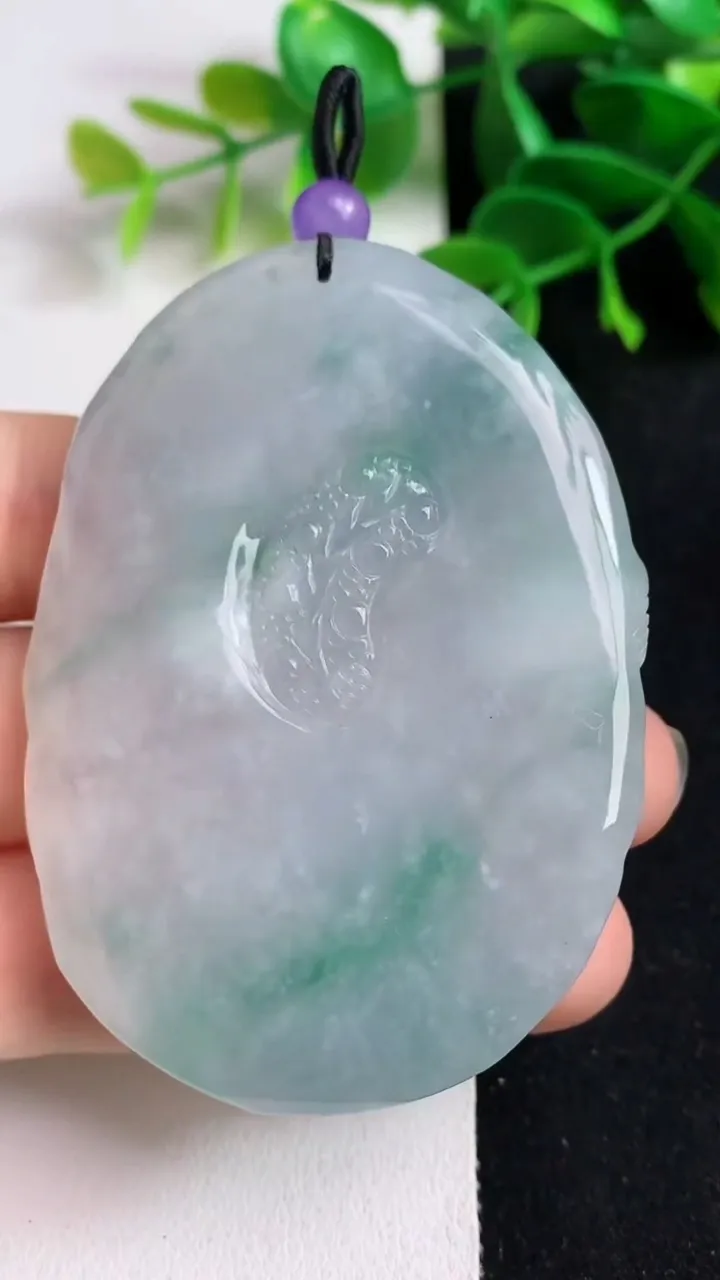天然A货翡翠飘花龙牌吊坠，尺寸64-46-10，重:51.31g
5月19日