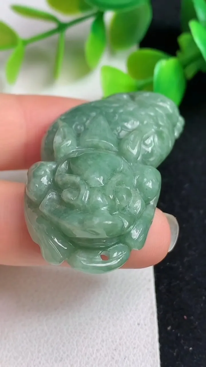 天然A货翡翠金蟾吊坠，尺寸48-25-12.4，重:26.35g
5月19日