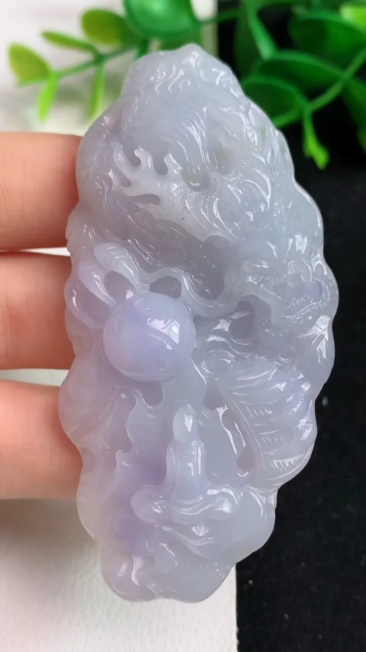 天然A货翡翠紫罗兰龙牌吊坠，尺寸72-36-10.4，重量:37.94g
5月19日