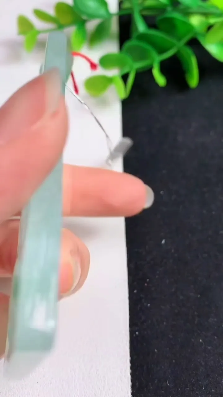 天然A货翡翠飘花观音菩萨吊坠，尺寸72-47.6-4.7，重量:39.26g
5月19日