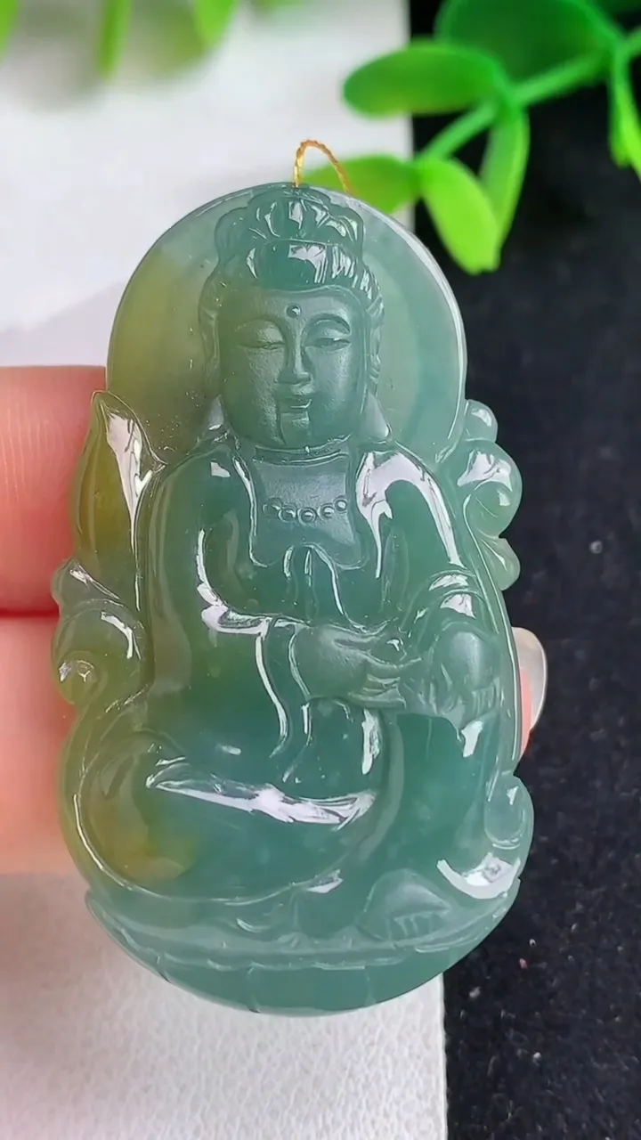 天然A货翡翠蓝水双彩观音菩萨吊坠，尺寸47.6-26.4-5.4，重量:14.60g
5月19日