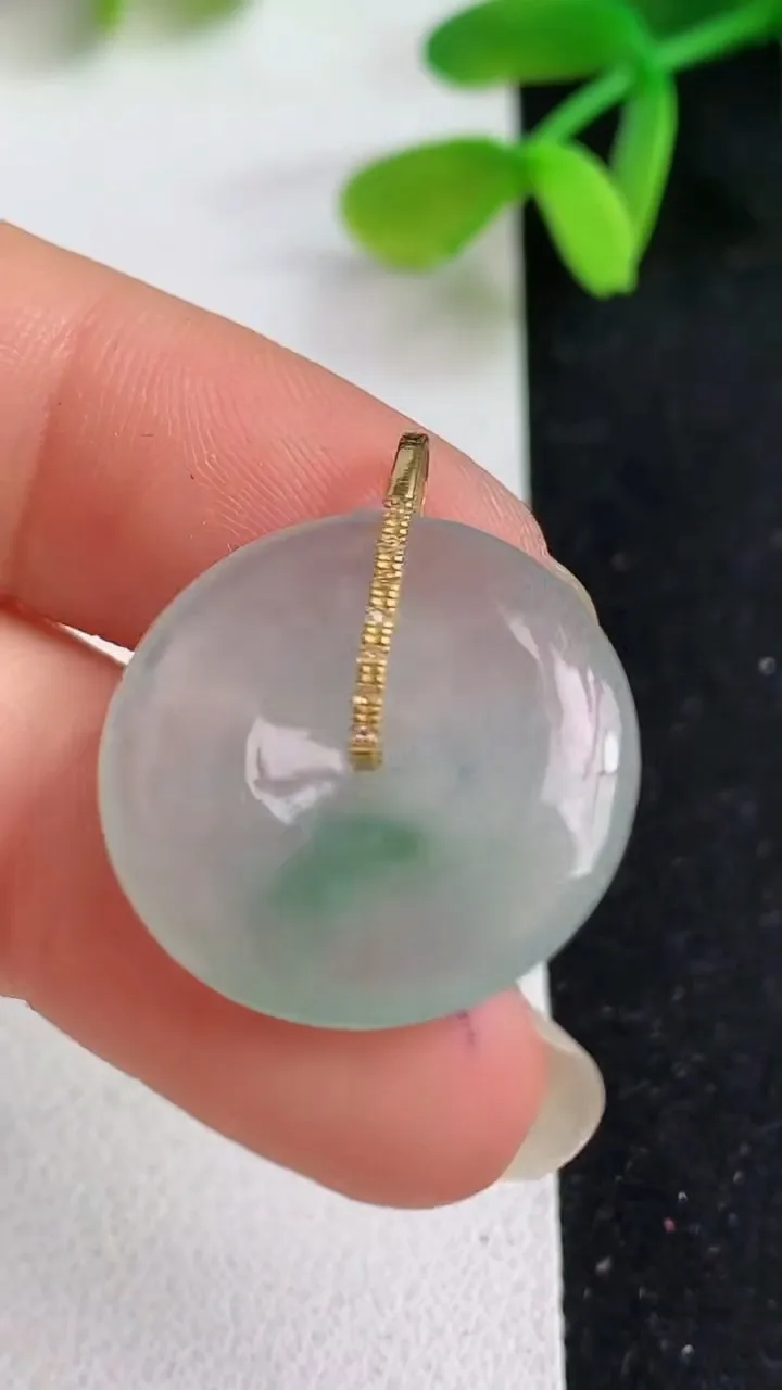 天然A货翡翠平安扣吊坠，尺寸21.3-3.6，重量:3.73g
5月19日