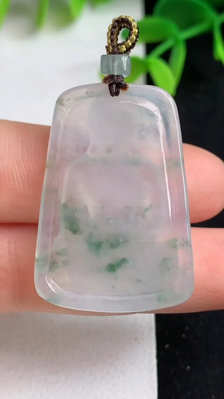 天然A货翡翠飘花大日如来吊坠，尺寸34.6-24.4-5，重量:7.60g
5月19日