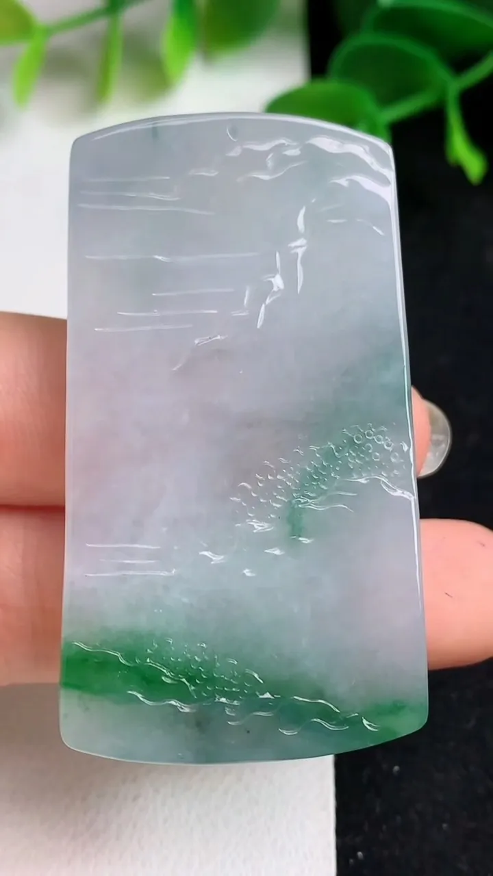 天然A货翡翠生肖虎吊坠，尺寸52-29-6.2，重量:23.30g
5月19日