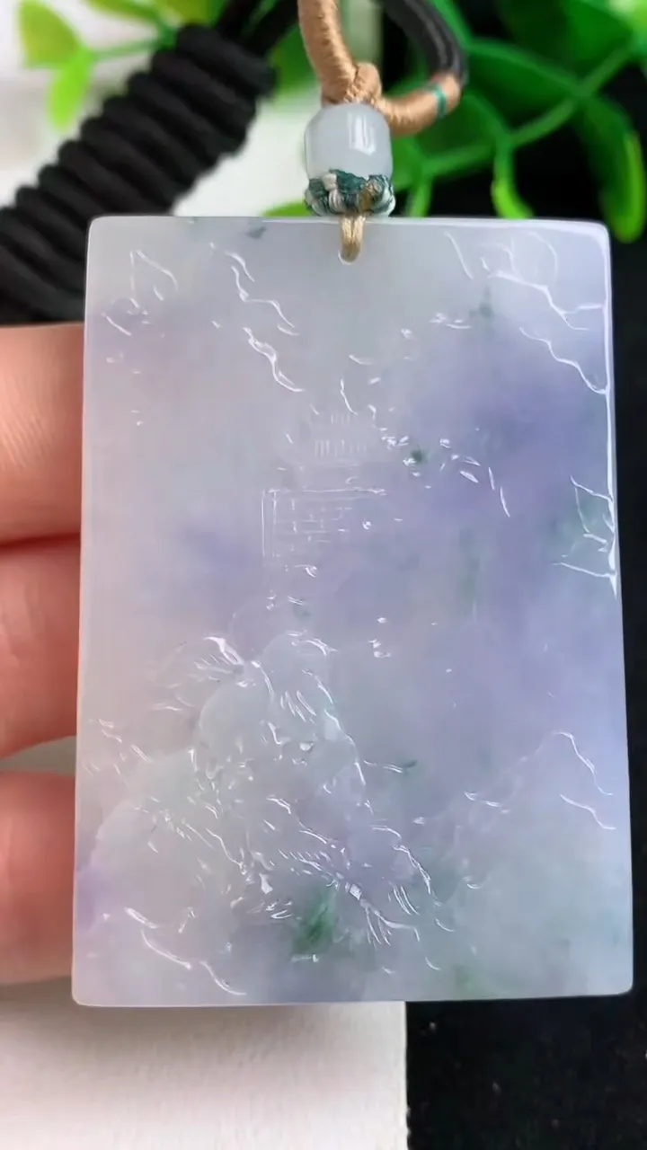 天然A货翡翠紫罗兰 飘花山水牌吊坠，尺寸57.7-41-6.2，重量:45.14g
5月19日