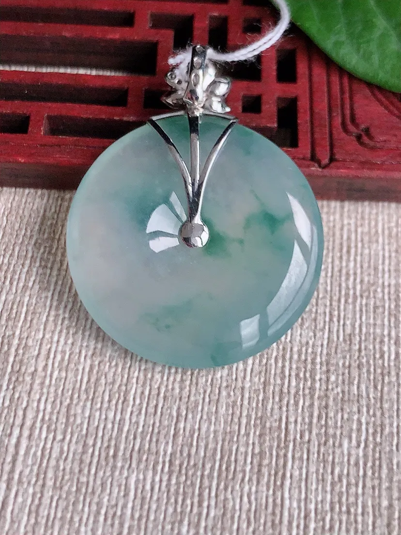 a货翡翠老坑冰种18K金镶嵌飘花平安扣吊坠  尺寸38×29×5.2mm 重量10.89g 0518