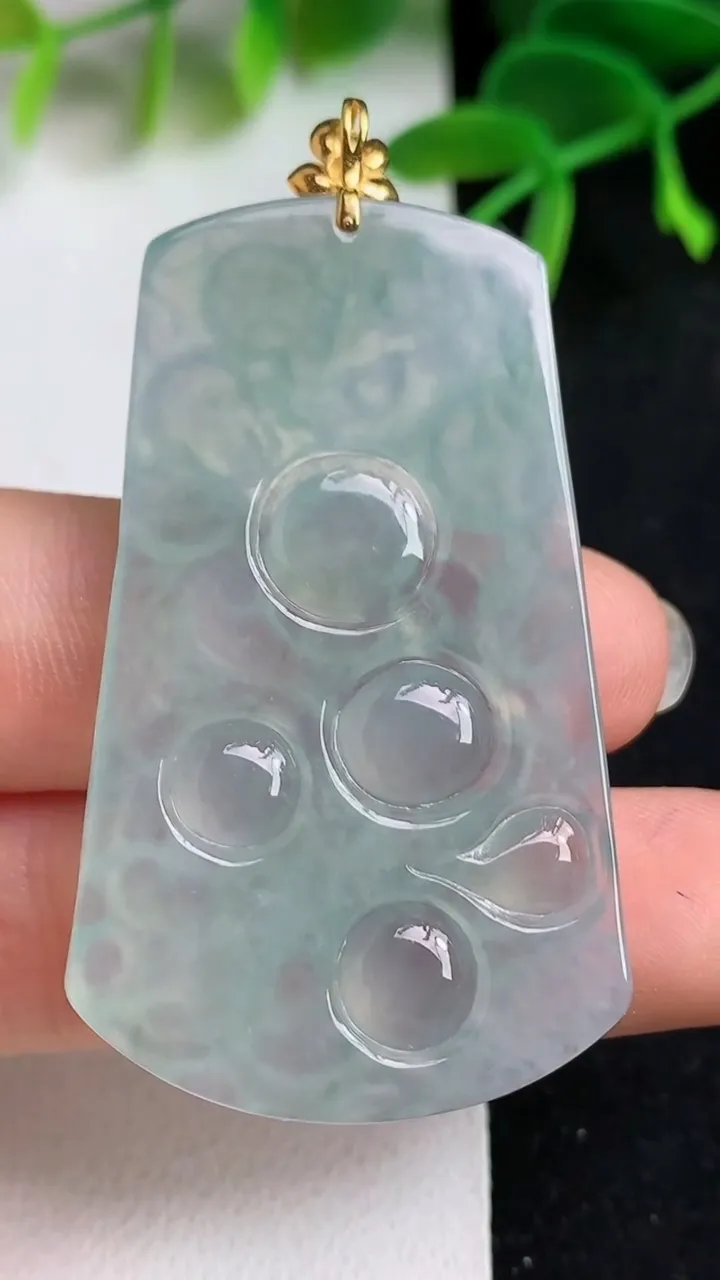 天然A货翡翠逍遥佛吊坠，尺寸48-28.3-4.3，重量:12.97g
5月19日