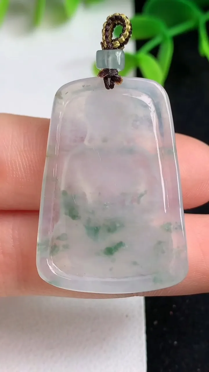 天然A货翡翠飘花大日如来吊坠，尺寸34.6-24.4-5，重量:7.60g
5月19日