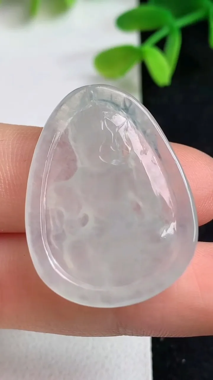 天然A货翡翠白冰不动明王吊坠，尺寸31-24-4.2，重量:5.60g
5月19日