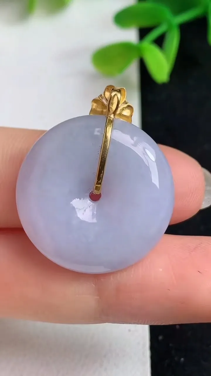 天然A货翡翠k金紫罗兰平安扣吊坠，尺寸24-6，重量:7.72g
5月19日