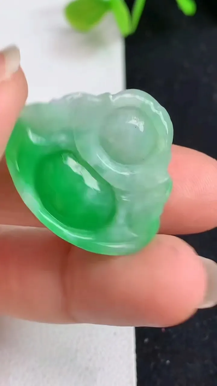 天然A货翡翠佛公吊坠，尺寸24-26.8-5，重量:4.60g
5月19日