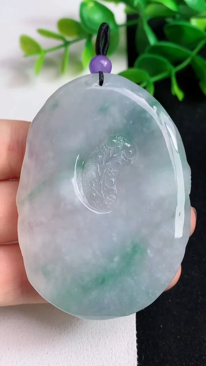天然A货翡翠飘花龙牌吊坠，尺寸64-46-10，重:51.31g
5月19日