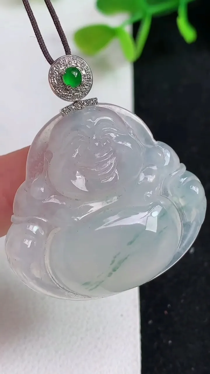 天然A货翡翠飘花佛公吊坠，尺寸31.8-36-6，重量:11.68g
5月19日