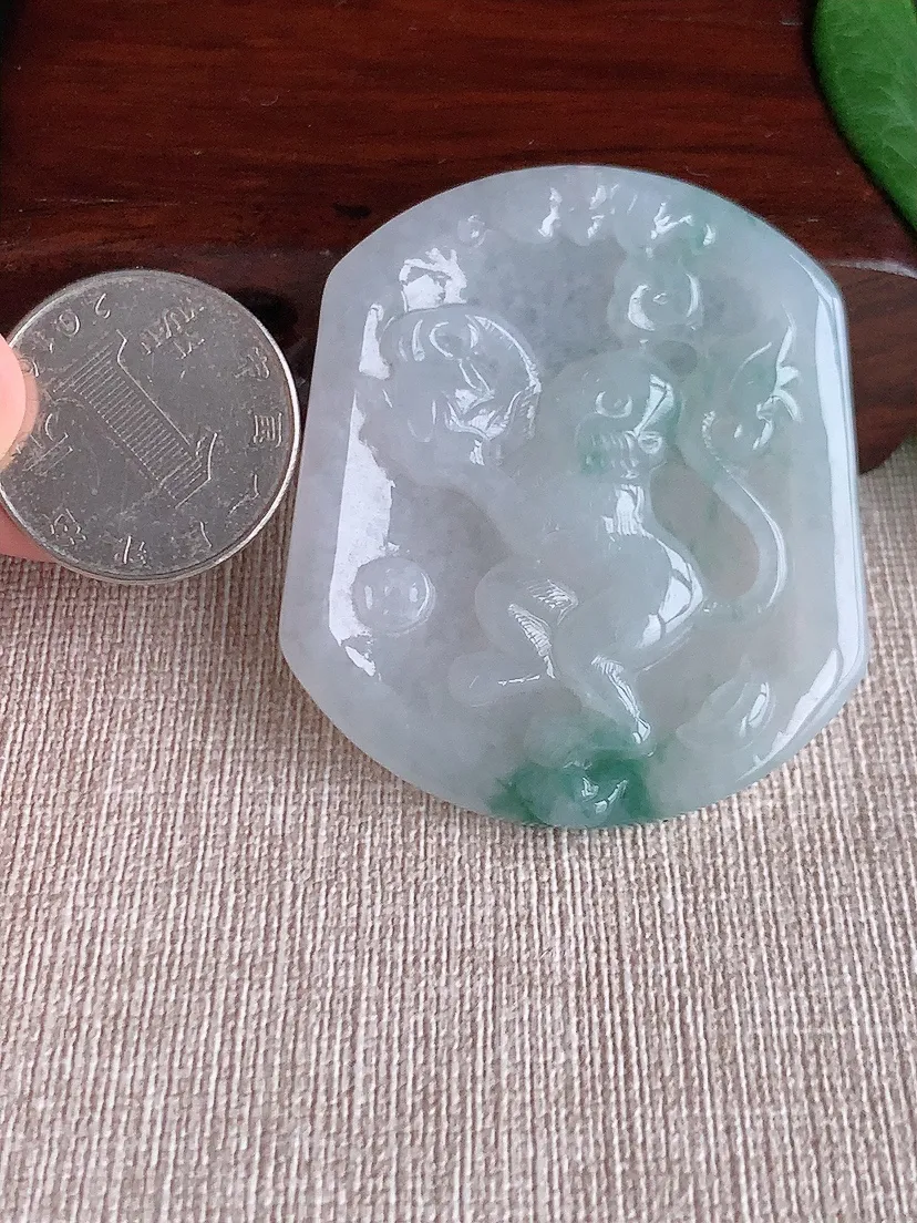 天然A货翡翠飘花生肖猴吊坠尺寸52.6×46×6.4m量29.40g 0518